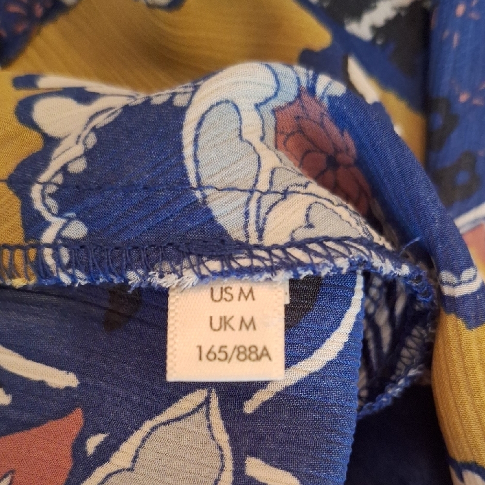 🔥 3 for $25 SALE SHEIN Blue and Yellow Sleeveless Wrap Crop Top. Size MEDIUM - Picture 6 of 6